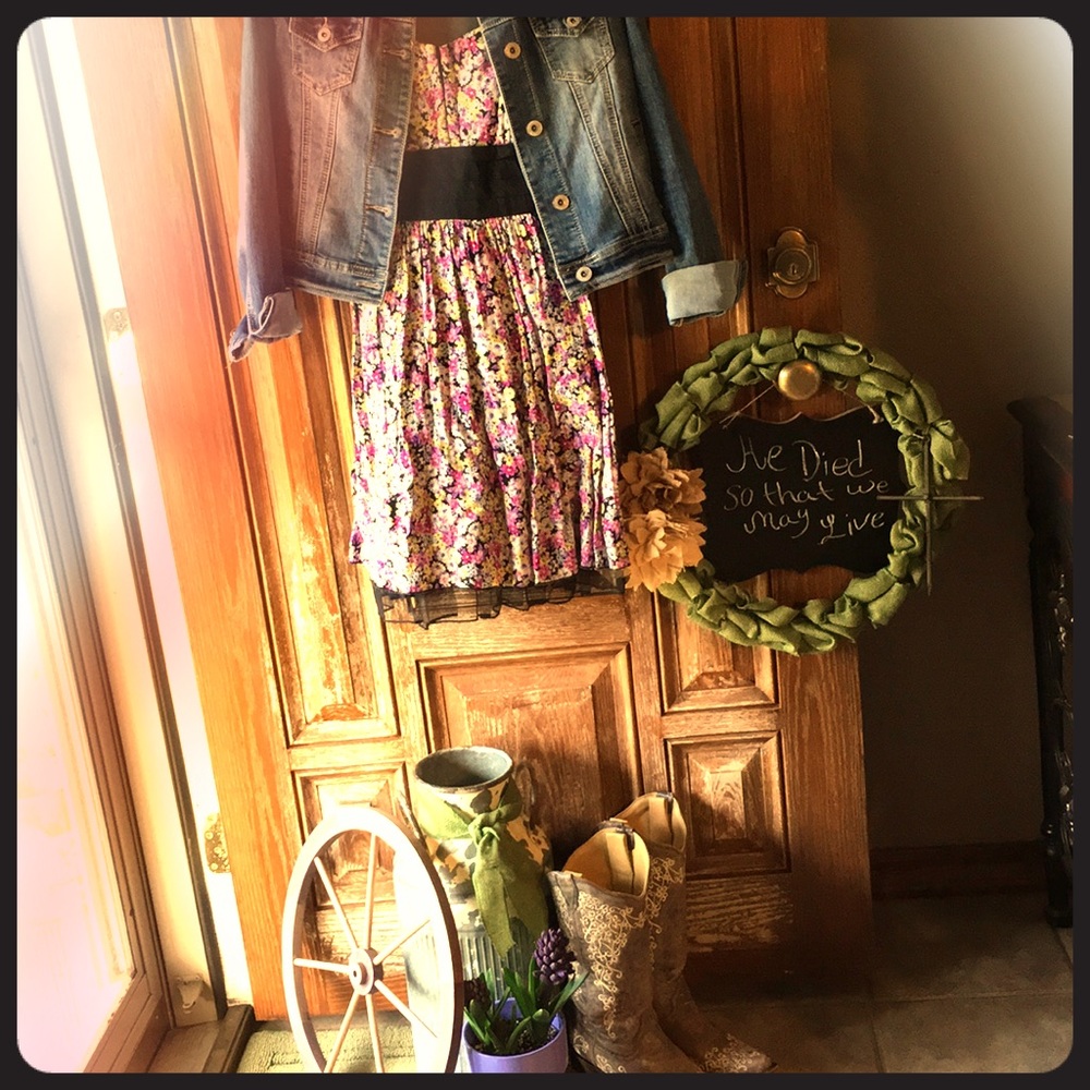 Adorable floral dress 🌸 perfect for spring! 🌷🐣
